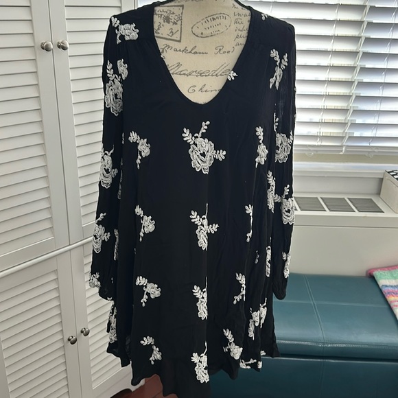 NWOT - FP Austin Emma embroidered swing Mini Dress - Black M - Picture 2 of 8